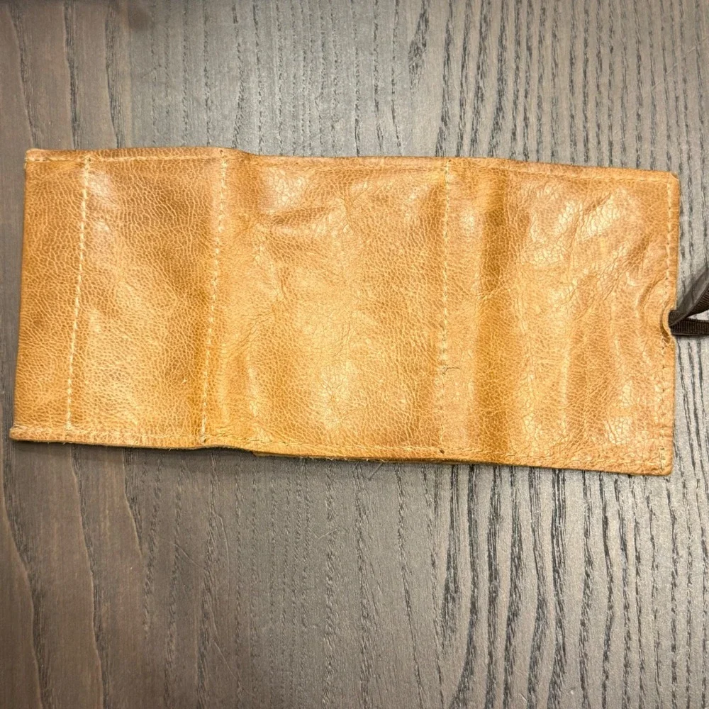 Empresa Hill Wax Beige Leather Tri-Fold Wallet Made in Italy Minimalist Boho